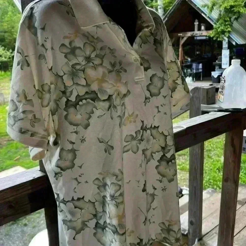 Izod Women's Sz L Classic Cream Floral Cotton Polo - Picture 2 of 6